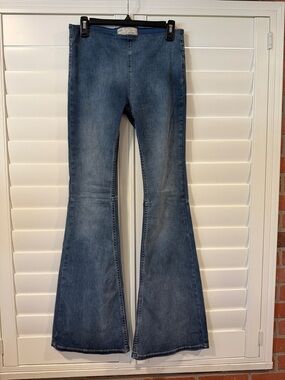 Free people new w/o tags High-Rise Flare Jeans in Classic Blue